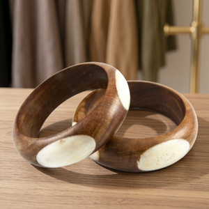 Ensemble de bracelets classiques en bois poli, écologiques et durables pour femmes, bijoux artisanaux modernes pour commandes en gros, exportation de produits artisanaux en bois - Product Image 1