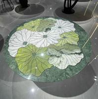 Table à manger de luxe sur mesure en marbre vert avec incrustation au jet d'eau, motif feuille de lotus, plateau en pierre artistique, base sculpturale, pour villa et hôtel