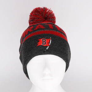 Gorro de Invierno con Bloques de Color de Equipos Deportivos, Texto Jacquard y Emblema de Escudo, con Puño, para Artículos de Aficionados y Días de Partido - Product Image 2