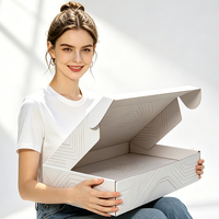 Kotak Pengiriman Pakaian Berbahan Karton Bergelombang Matte Berkualitas Tinggi, Aseptik, Tahan Air, dengan Spot UV dan Lapisan Spons