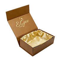 Boîte pliante magnétique de luxe personnalisée en kaki avec logo estampé or, emballage cadeau avec doublure en satin, pliable pour parfum et bijoux