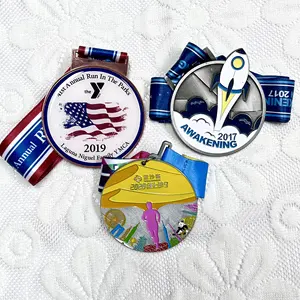Hochwertige 3d-Metall-Sport-Marathon-Lauf-Goldmedaillen individuelles Design Fußball-Medaille mit Medaillenschachtel