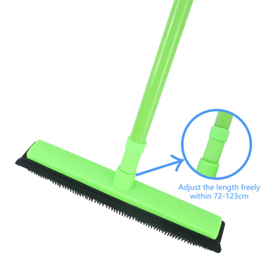 Balai en caoutchouc de 47 pouces pour enlever les poils d'animaux, râteau à tapis en TPR, brosse à plancher avec raclette, balais et outils de nettoyage - Product Image 3