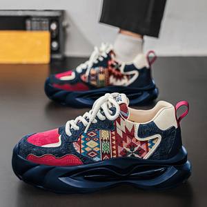 Nouvelles chaussures de sport décontractées européennes pour hommes, ultra-légères, à semelle épaisse et souple, amortissantes, rehaussantes, modèle phare - Product Image 3