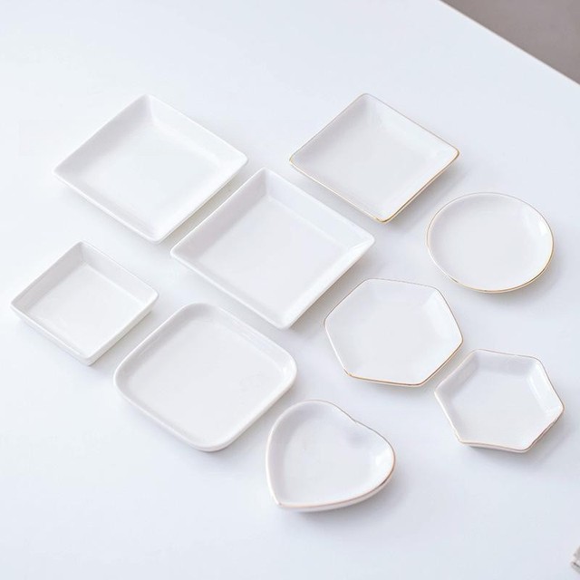 Modern Ceramic Scalloped Flower-Shaped Jewelry Dish Ring Plate Handmade Porcelain with Gold Edge