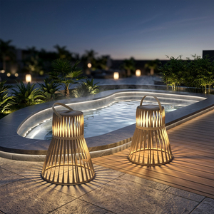 Lámpara de jardín de ratán con asa, color verde azulado natural, con carga solar y USB, para exteriores, marca Sigarten. - Product Image 2