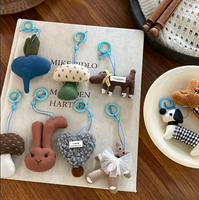 Porte-clés en tissu mignon style esthétique coréenne, ours ou chien, poupée animale cousue à la main, breloque de sac pour fille, idéal pour l'hiver et Noël
