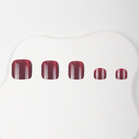 Fabrieksgemaakte wijnrode opzetnagels voor de tenen, glanzende korte vierkante kunstnagels, herbruikbare stevige kunstnageltips, bulk pedicure