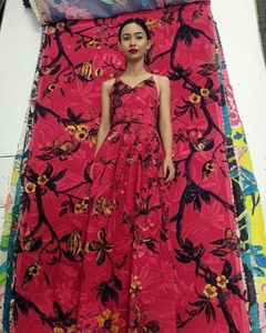 Nouveau tissu imprimé numérique 100% coton léger au design magnifique pour la couture et la confection de vêtements - Product Image 4
