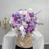 Nouveauté : Boule de fleurs artificielles blanches et orange brûlé de 60 cm pour la décoration des centres de table de mariage