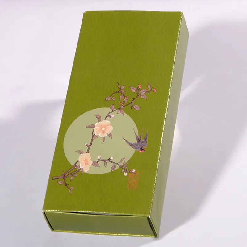 תכשיטי קופסת מתנה מגירה יוקרתית בהתאמה אישית לצייר מתנה לחג המולד עם קופסת מתנה ביד