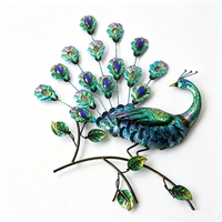 Sculpture murale artisanale élégante et multicolore au design paon, pour intérieur, extérieur, maison et jardin