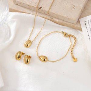 Conjunto de Joyería de Moda Estilo Europeo y Americano con Collar, Pulsera y Aretes, Accesorios Versátiles de Acero Inoxidable a Prueba de Agua - Product Image 3