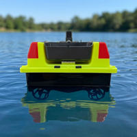 Quatre compartiments pour l'ameutage, plusieurs compartiments pour la distribution, positionnement du bateau à appâts, télécommande pour l'ameutage