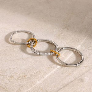 Anillo de Acero Inoxidable con Oro de 18k y Detalles en Plata, Tres Capas con Incrustaciones de Circonita Blanca, Anillo Unisex de Moda - Product Image 2