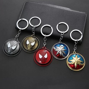 Portachiavi alla Moda in Lega di Zinco Deadpool, <span class=keywords><strong>Marvel</strong></span>'s The Avengers, Portachiavi 3D <span class=keywords><strong>Spider</strong></span>-<span class=keywords><strong>Man</strong></span> in Metallo Rotante, Scudo di Capitan America, Regalo - Product Image 2
