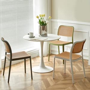 Muebles de restaurante de ratán de plástico de alta calidad de diseño moderno, silla de comedor de café apilable para uso en baño de apartamento escolar - Product Image 1