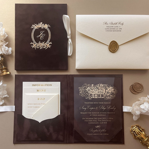 Invitaciones de Boda de Lujo en Papel de Algodón con Monograma Dorado en Relieve, con Funda de Terciopelo Color Chocolate Marrón y Sobre - Product Image 3