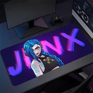 แผ่นรองเมาส์เกมมิ่งลายอนิเมะนีออน - แผ่นรองโต๊ะสีม่วงสดใสสำหรับเกมเมอร์ - Product Image 1