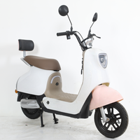 Scooter Eléctrico Rosa Pastel y Blanco, Estilo Retro para Adultos con Faro Redondo, Ideal para Desplazamientos Urbanos Casuales