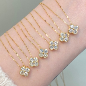 อาซูโอ ไฟน์ จิวเวลรี่ ทองคำแท้ 18K เพชรแท้ 0.50 กะรัต สร้อยคอรูปดอกไม้ 4 กลีบ ดีไซน์สวยงาม ของขวัญสำหรับเด็กผู้หญิงและเด็กในวันเกิด - Product Image 3