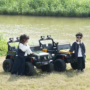 ダブルドライビングフォース子供用電動四輪オフロードカーは、2台のベビーリモコンおもちゃの車に座ることができます