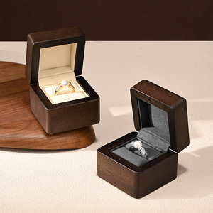 FANXI Nueva Caja de Almacenamiento de Joyas de Madera Maciza con Anillo de Fibra Superresistente y Logotipo Personalizado para un Empaque Elegante y Lujoso - Product Image 1