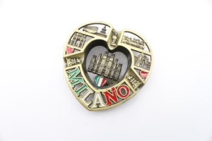 Venta al por mayor de fábrica: Mini cenicero con forma de corazón 3D del Catedral de Milán, <span class=keywords><strong>Italia</strong></span>, imán para nevera, recuerdo turístico - Product Image 3