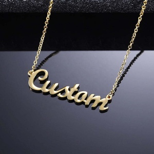 Regalo para <span class=keywords><strong>Abuela</strong></span>: Elegante Collar con Letra de Ala de Ángel Chapado al Vacío y Micro Pavé, Ideal para Propietarias de Boutiques - Product Image 4