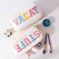 Sac banane arc-en-ciel scintillant personnalisé avec initiales en patch chenille, idéal pour les festivals et les voyages, pour filles - Collection Boutique