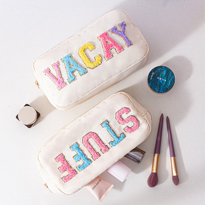 Linda Riñonera Arcoíris Brillante con Inicial Personalizada y Parche de Chenilla, Riñonera de Festival, Bolsa de Cintura de Viaje para Niñas, Estilo Boutique - Product Image 4
