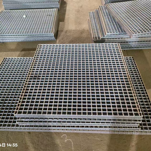 Grille en acier dentelé galvanisé à chaud durable, spécifications personnalisées, <span class=keywords><strong>dalle</strong></span> de passerelle antirouille pour la construction, l'usine, l'atelier - Product Image 1