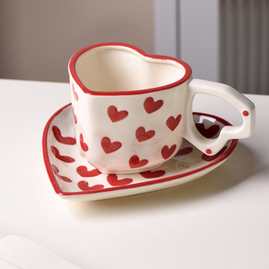 Handgeschilderde onderglazuurkleurige porseleinen mok met hartvormig handvat, souvenir, bijpassend voor koppels, vaatwasmachinebestendig, 250ml - Product Image 1