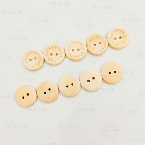 50 Bottoni <span class=keywords><strong>in</strong></span> <span class=keywords><strong>Legno</strong></span> Lucidato Durevoli con <span class=keywords><strong>Scritta</strong></span> 'Fatto a Mano' per Cucito, Uncinetto, Lavoro a Maglia, Scrapbooking, Progetti Artigianali da 20mm - Product Image 3