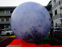 Beau ballon de lune géant éclairage à l'intérieur de la lune géante gonflable ballon ballon saut lune gonflable avec LED