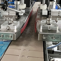 Ligne de remplissage de liquide automatique à huit buses avec système d'étiquetage de capsulage de convoyeur pour boisson cosmétique