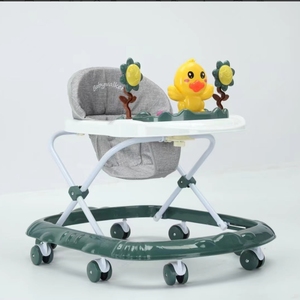 Une poussette musicale qui peut être utilisée par les garçons et les filles comme une poussette réglable pour bébé - Product Image 1