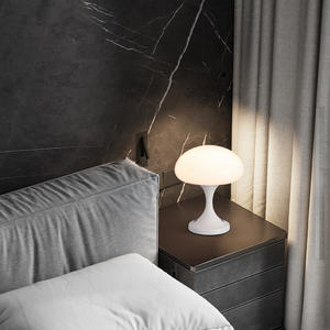 Lámpara de Mesa con Forma de Medusa de Hongo, Luz Ambiental para Dormitorio, Estilo Crema de Alta Gama, Luz Nocturna Recargable que Protege la Vista - Product Image 4