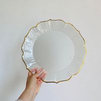Assiette de présentation de luxe légère et rétro à motif végétal, idéale pour les banquets de mariage, avec finition or, argent et or rose