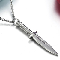 Collier en forme de couteau de poche militaire créatif en acier inoxydable pour hommes, vente en gros d'usine de bijoux