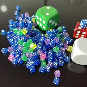 Dado de Juego Acrílico Transparente Multicolor Pequeño de 5 mm Personalizado al por Mayor del Fabricante - Product Image 1