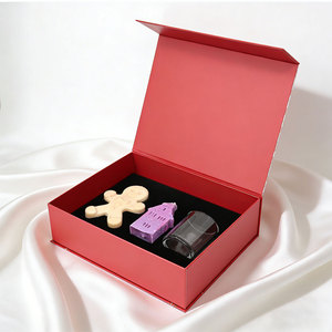 Boîtes cadeaux en carton rigide avec finition gaufrage/<span class=keywords><strong>d</strong></span>ébossage personnalisée, fermeture magnétique, pelliculage mat, vente en gros - Product Image 2