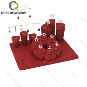 Exhibidores de Joyería de Microfibra Roja de Lujo con Diseño de Diamantes, Set de Exhibición de Alta Gama para Tiendas Minoristas - Product Image 1