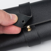 Étui à lunettes en cuir noir avec fermeture à bouton-pression en PVC, pochette souple pour lunettes de soleil - Origine Chine, options de personnalisation du logo disponibles