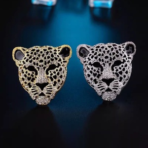 Broche personnalisée tête de léopard vintage européenne et américaine en alliage, incrustée de diamants, pour <span class=keywords><strong>homme</strong></span>, accessoire de <span class=keywords><strong>costume</strong></span> haut de gamme - Product Image 2