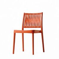 Chaises de salle à manger empilables en plastique durables à bas prix de Jietuo pour les hôtels, les cafés et les cuisines commerciales