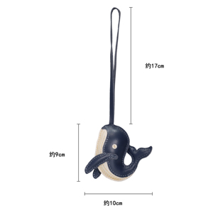 Llavero de cuero con forma de ballena, colgante de animal hecho a mano, diseño cosido en azul y crema - Product Image 2