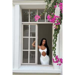 Vestido de Noche Blanco con Detalle de Ventana, Cintura Imperio, Talla XL, Estampado - Product Image 3