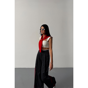 Pantalon décontracté pour femme bleu marine à rayures, taille basse, coupe droite, style cargo avec détails de rayures latérales respirantes - Product Image 6