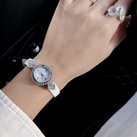 Scottie 9609B Jam Tangan Gaya Peri Elegan Bentuk Bulat Kecil untuk Wanita Dial MOP Alami Jam Tangan Quartz Desainer Tahan Air 3ATM